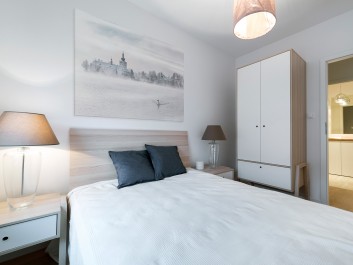 Jezioro łabędzie - zdjęcie na płótnie - 120x80 cm Jezioro łabędzie - zdjęcie na płótnie - 120x80 cm