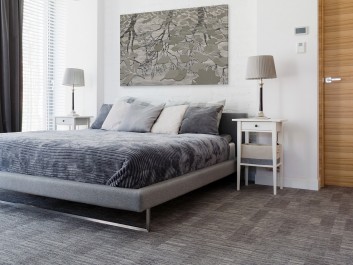 Jesienne, deszczowe melodie - nowoczesny obraz do sypialni - 120x80cm